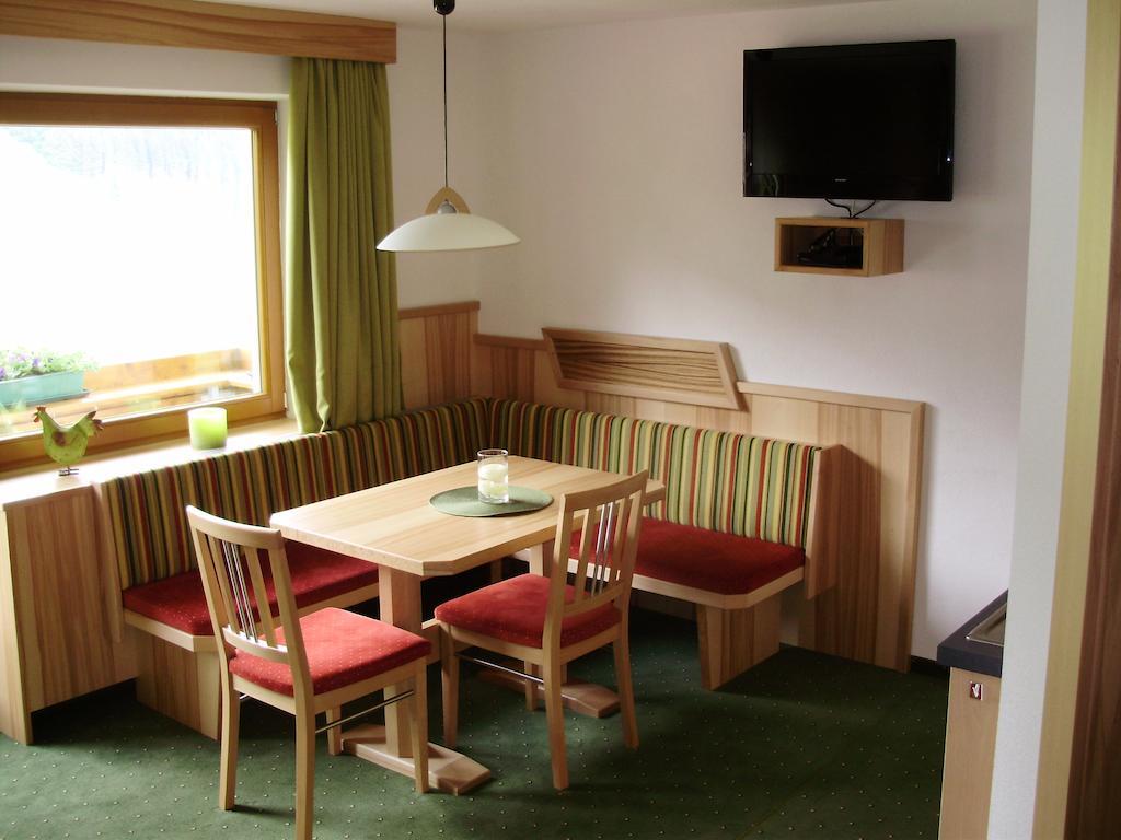 Apartamento Haus Elisabeth Berwang Habitación foto